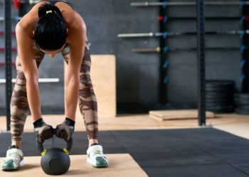 5 Workouts Using Only a Kettlebell